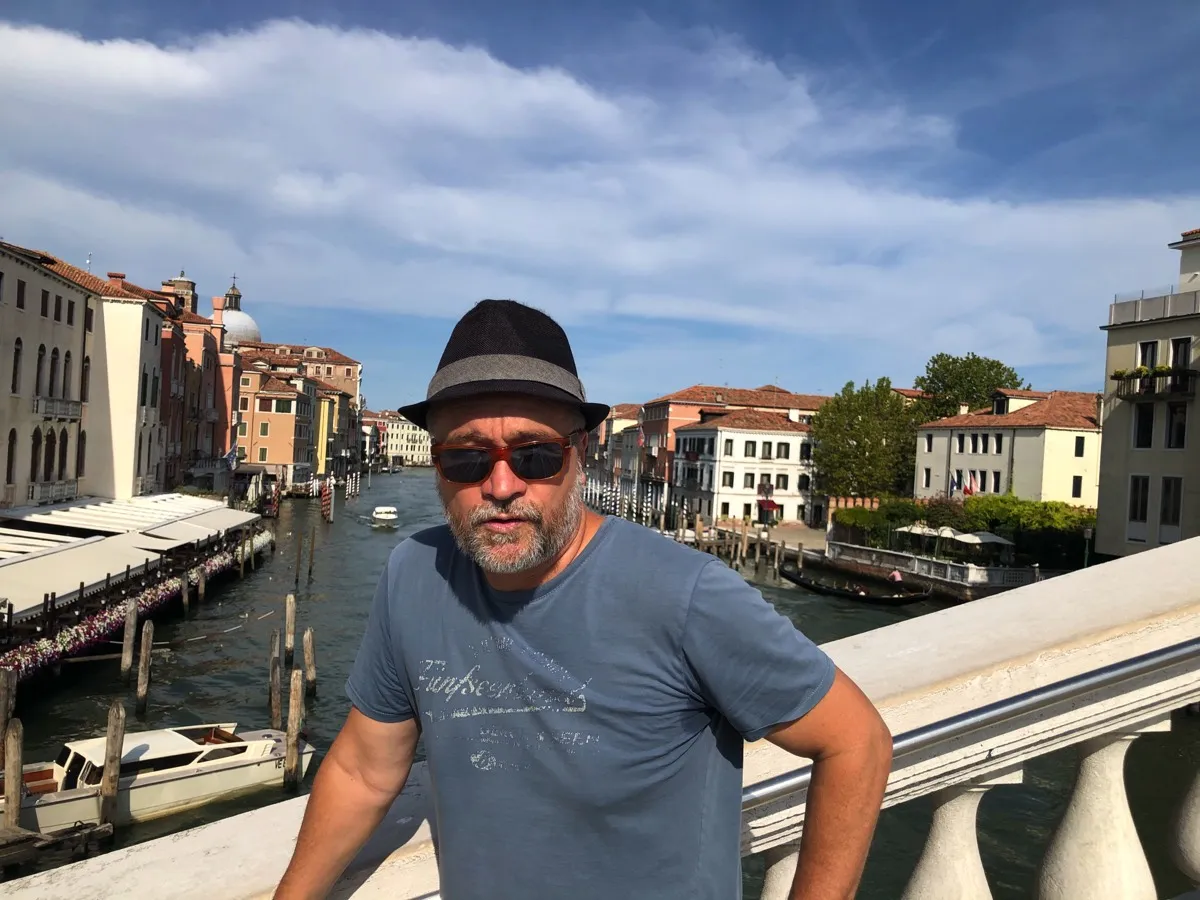 Darchinger mit Hut in Venedig